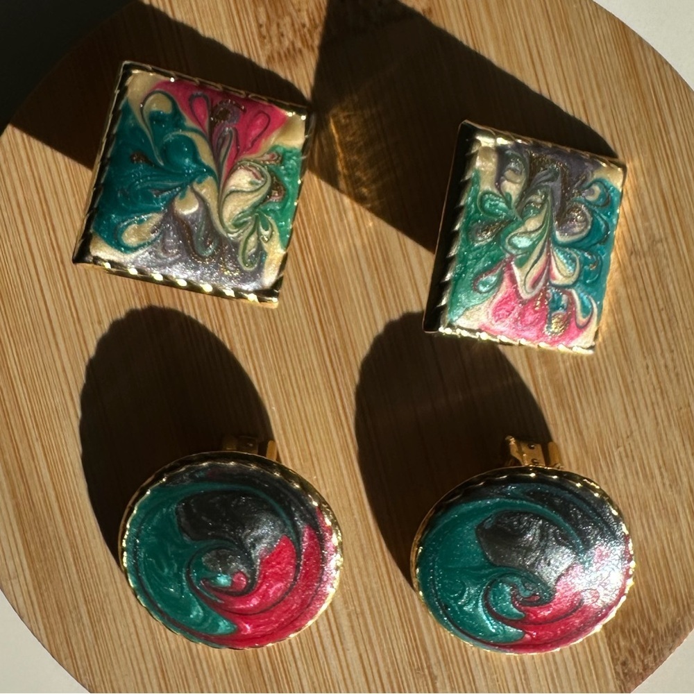 Vintage 90s Marble Swirl Enamel Gold Tone Clip On Earrings